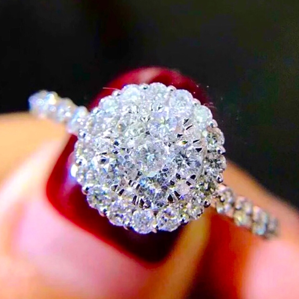 ✨✨Dainty 3.00ct Round Solitaire Engagement Ring✨✨